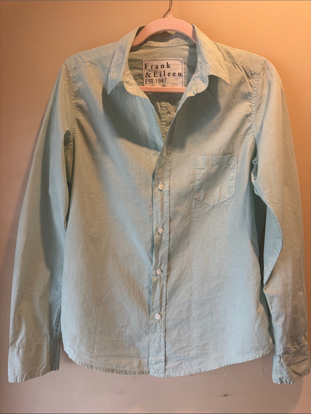Frank & Eileen "Barry" Tailored Button-Up Shirt in 100% woven cotton.